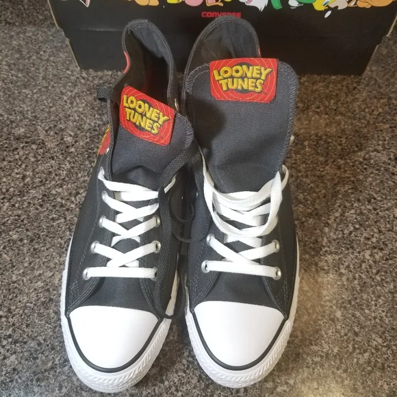 Converse Chuck Taylor All Star Looney Tunes High Top 160901F-001 Mens Size 11 - Picture 2 of 7